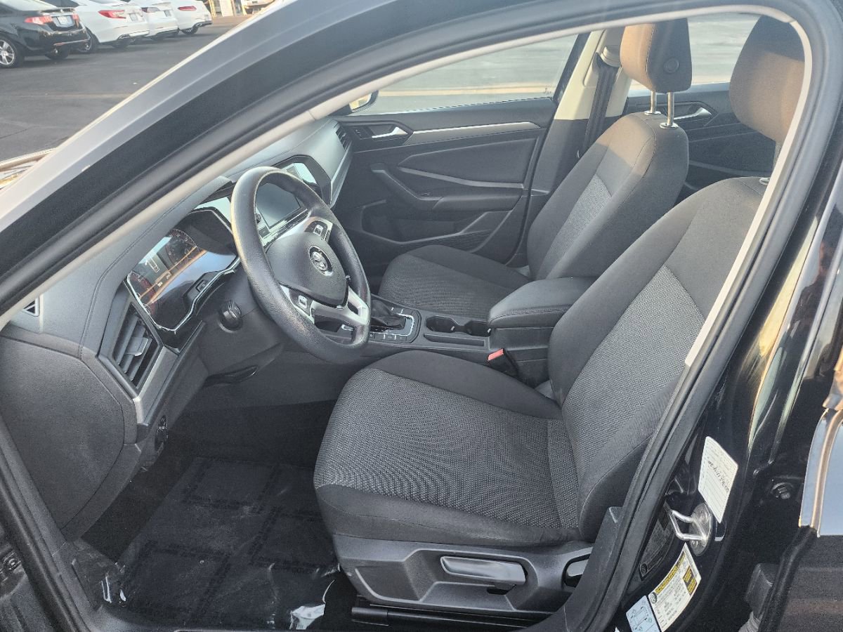Used 2020 Volkswagen Jetta SE image 9