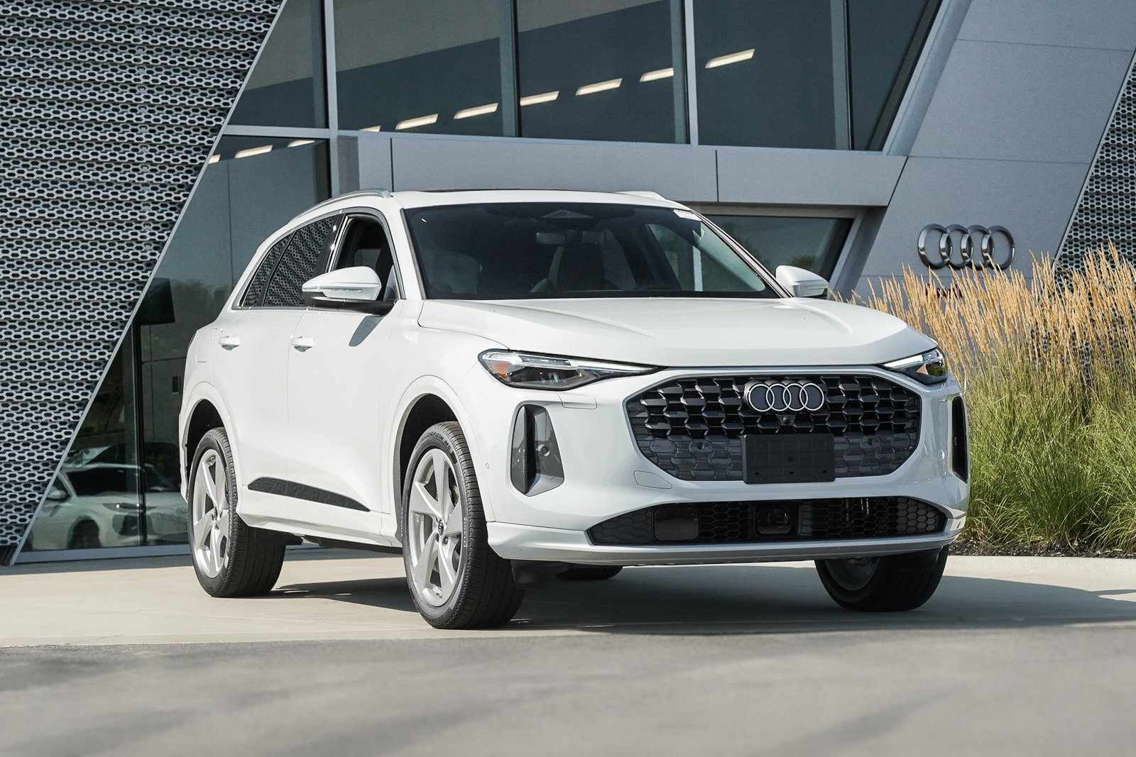 New 2025 Audi Q5 Premium Plus image 1