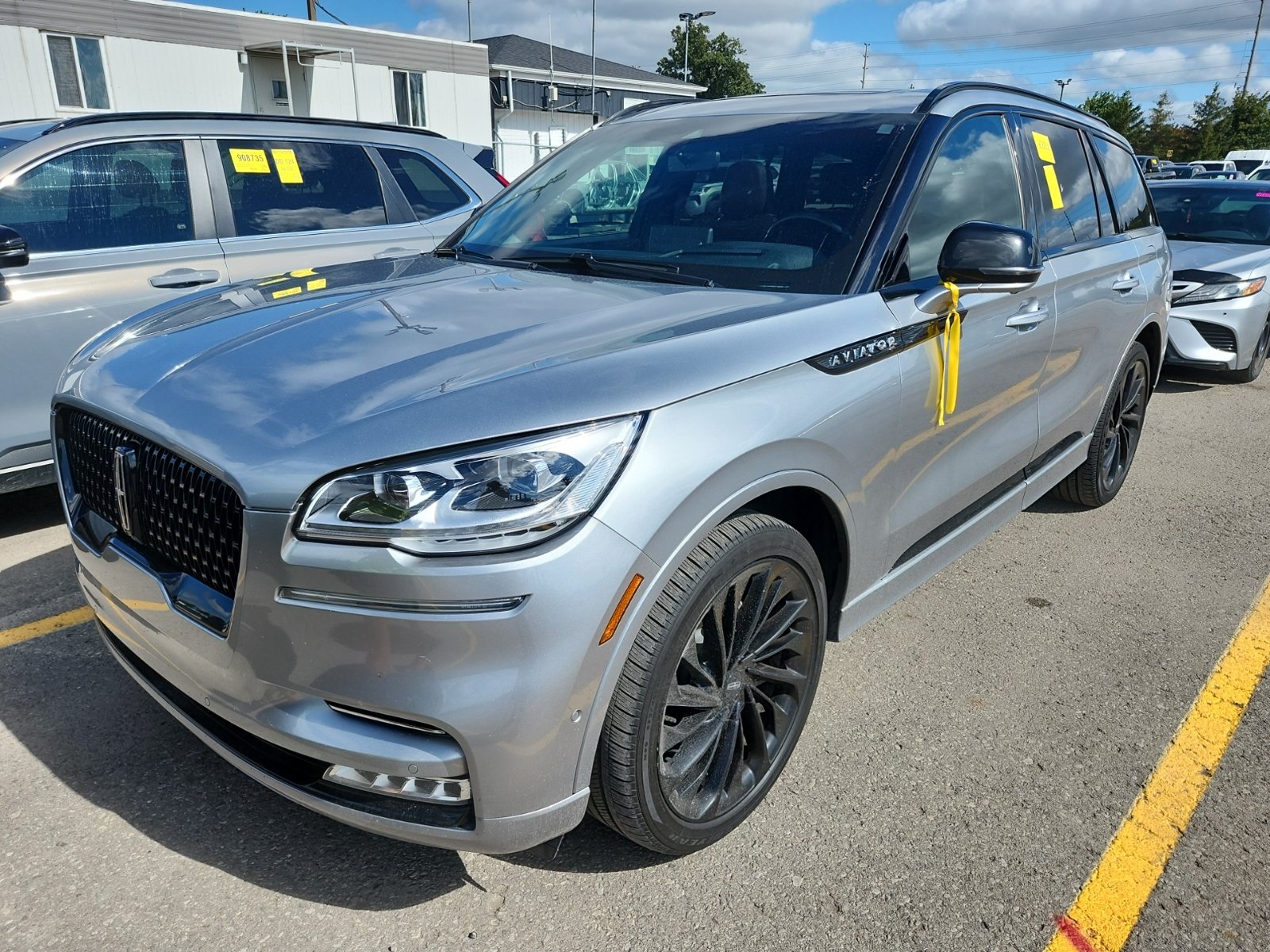 Used 2023 Lincoln Aviator Reserve w/ Equipment Group 201A AWD/4WD image 1