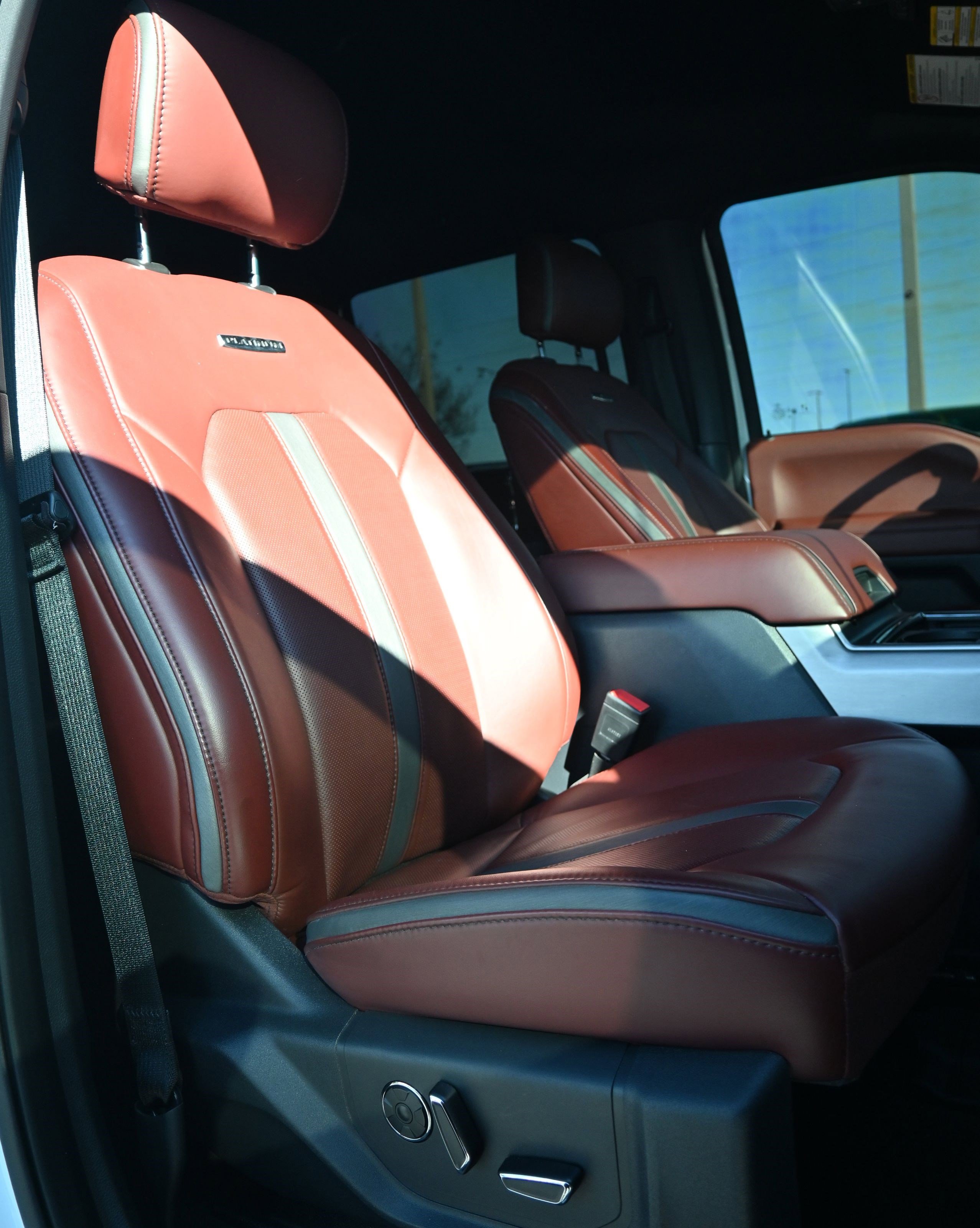 Used 2022 Ford F450 Platinum w/ FX4 Off-Road Package image 33