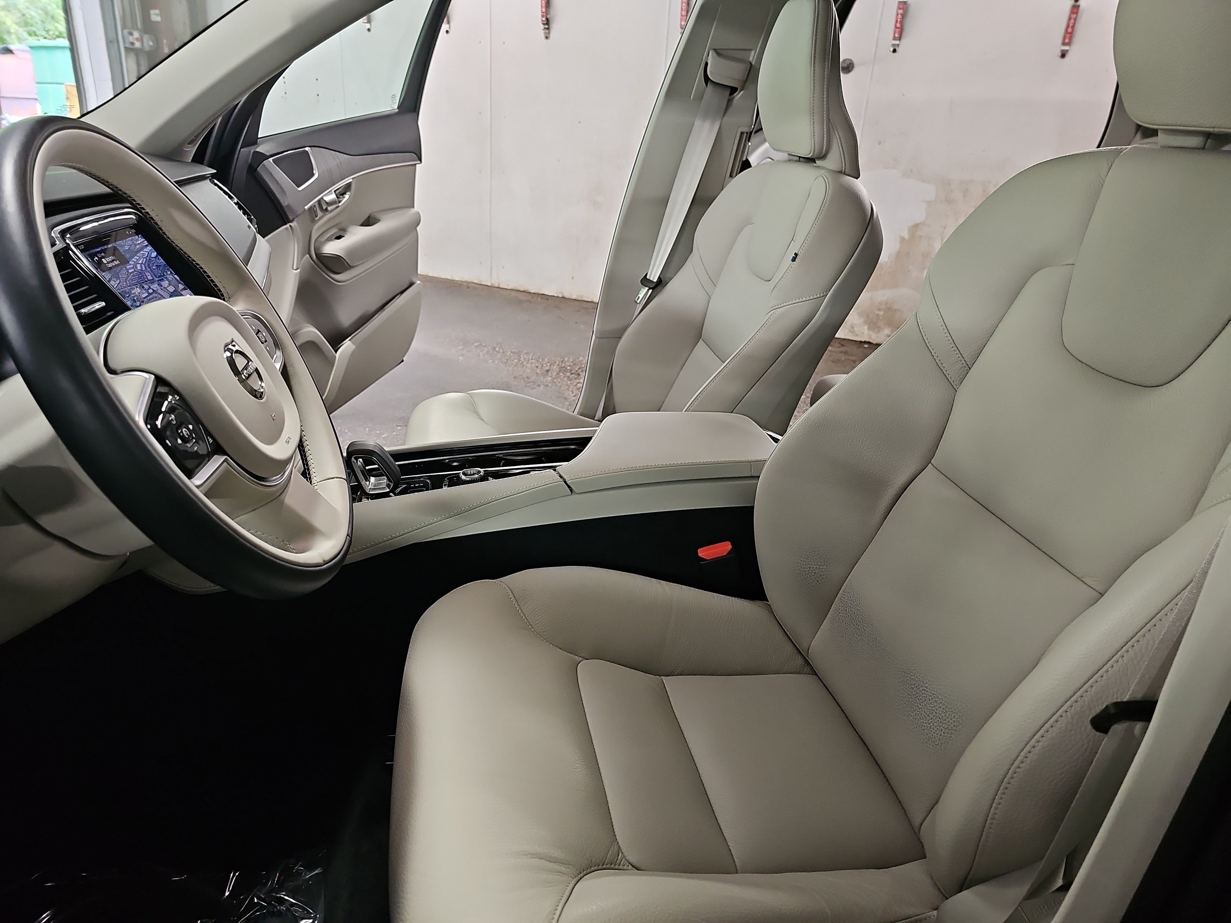 Used 2025 Volvo XC90 B6 Plus w/ Protection Package Premier AWD/4WD image 16
