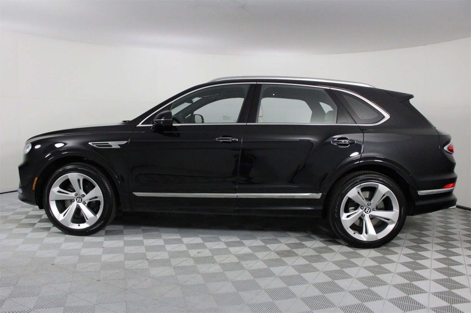 New 2025 Bentley Bentayga image 5