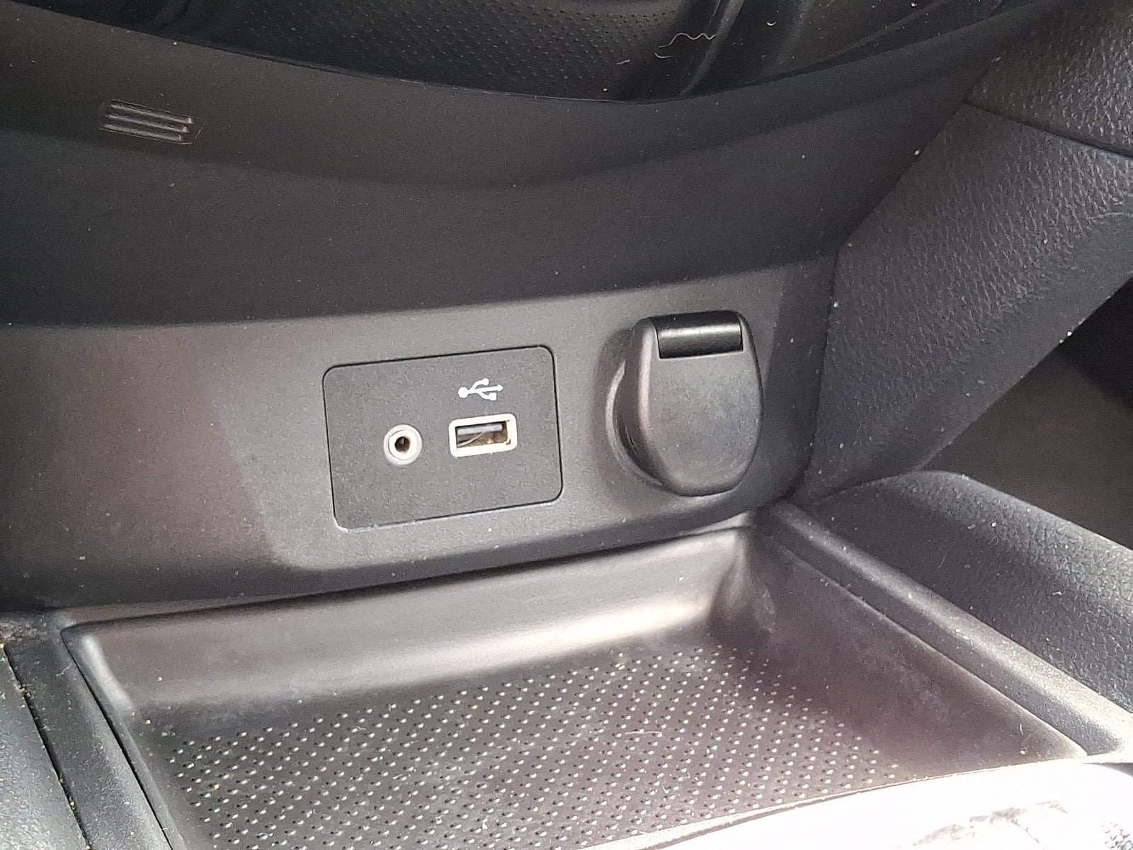 Used 2018 Nissan Rogue SV AWD/4WD image 23