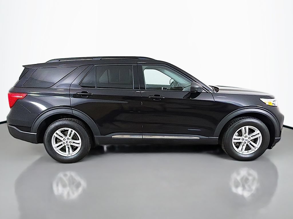 Used 2023 Ford Explorer XLT w/ Equipment Group 202A AWD/4WD image 17