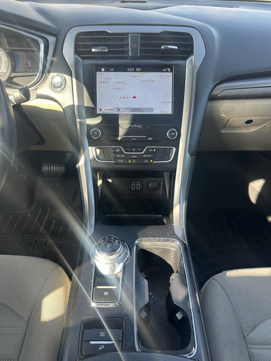 Used 2019 Ford Fusion SE image 11