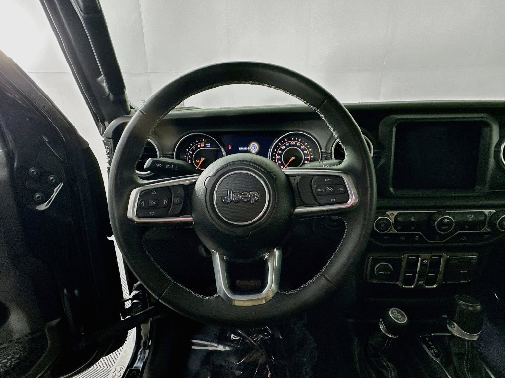 Used 2023 Jeep Gladiator Overland w/ Cold Weather Group AWD/4WD image 19