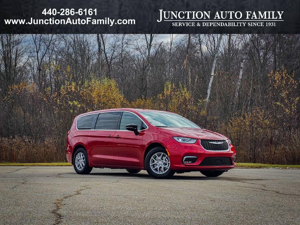 New 2026 Chrysler Pacifica Select image 1