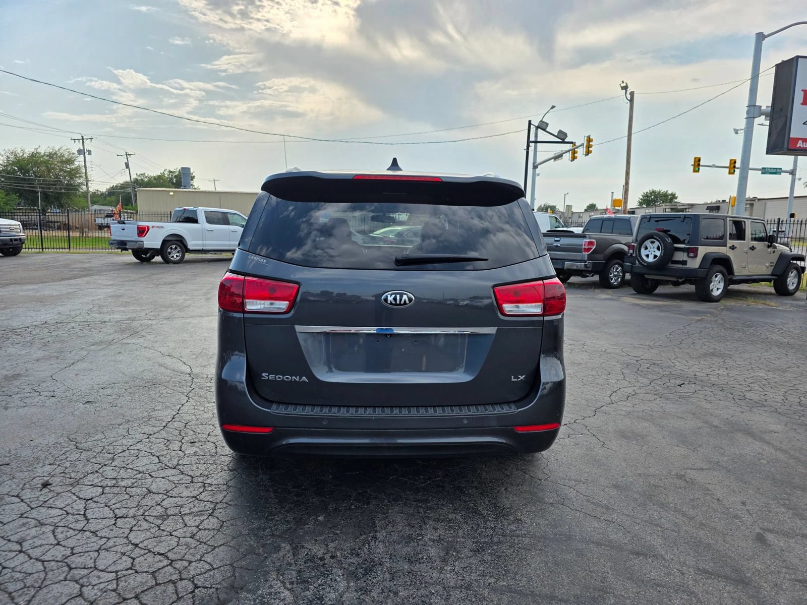 Used 2017 Kia Sedona LX w/ LX Essentials Premium Package FWD image 29