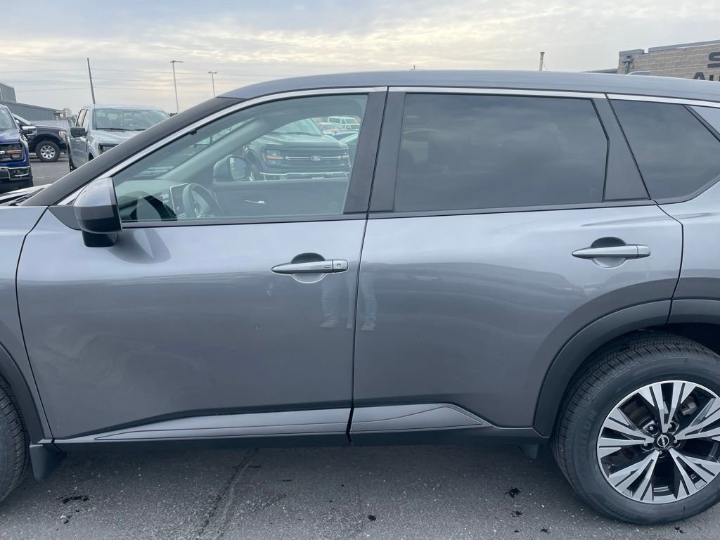 Used 2023 Nissan Rogue SV image 36