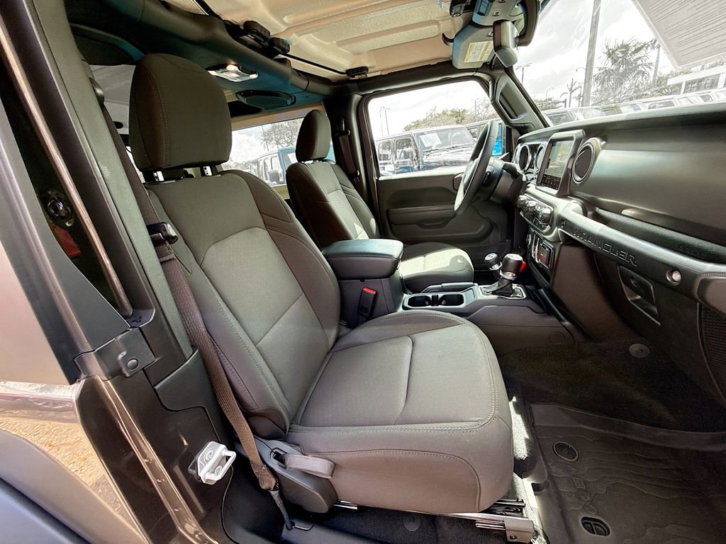 Used 2023 Jeep Wrangler Willys image 31