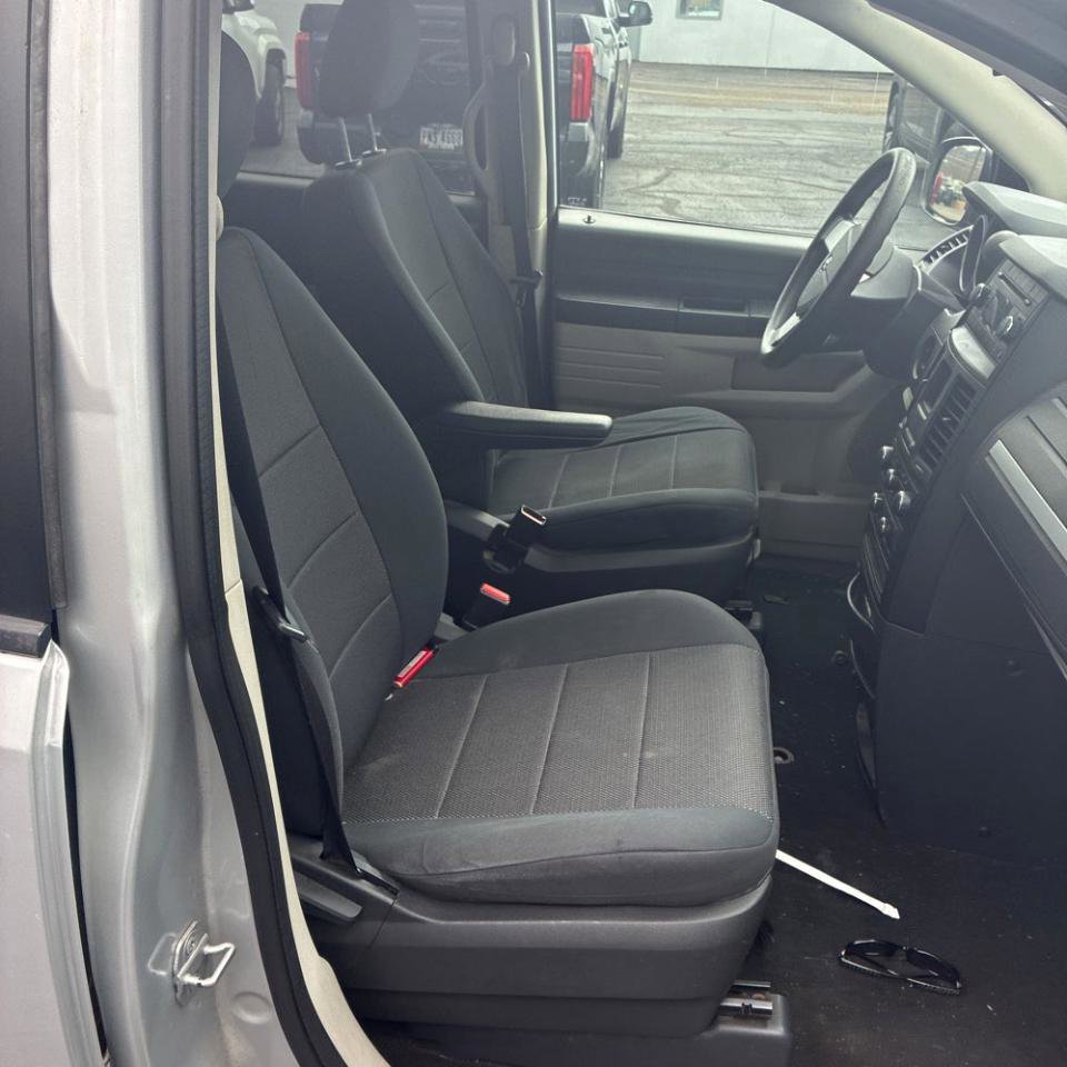 Used 2008 Dodge Grand Caravan SE image 18