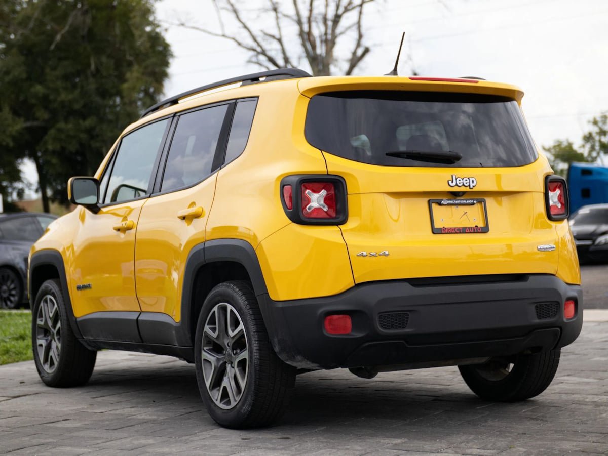 Used 2016 Jeep Renegade Latitude w/ Popular Equipment Group AWD/4WD image 9
