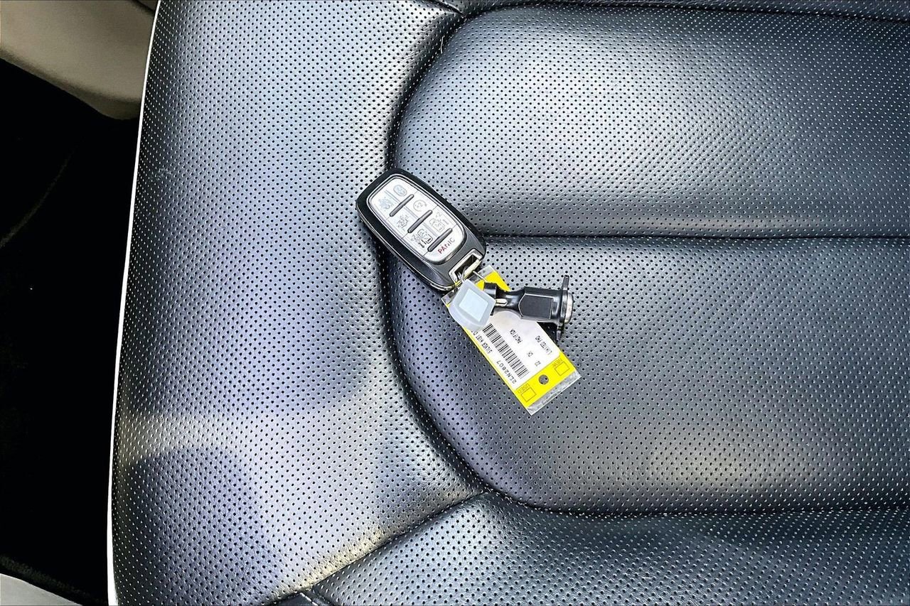 Certified 2022 Chrysler Pacifica Limited image 34