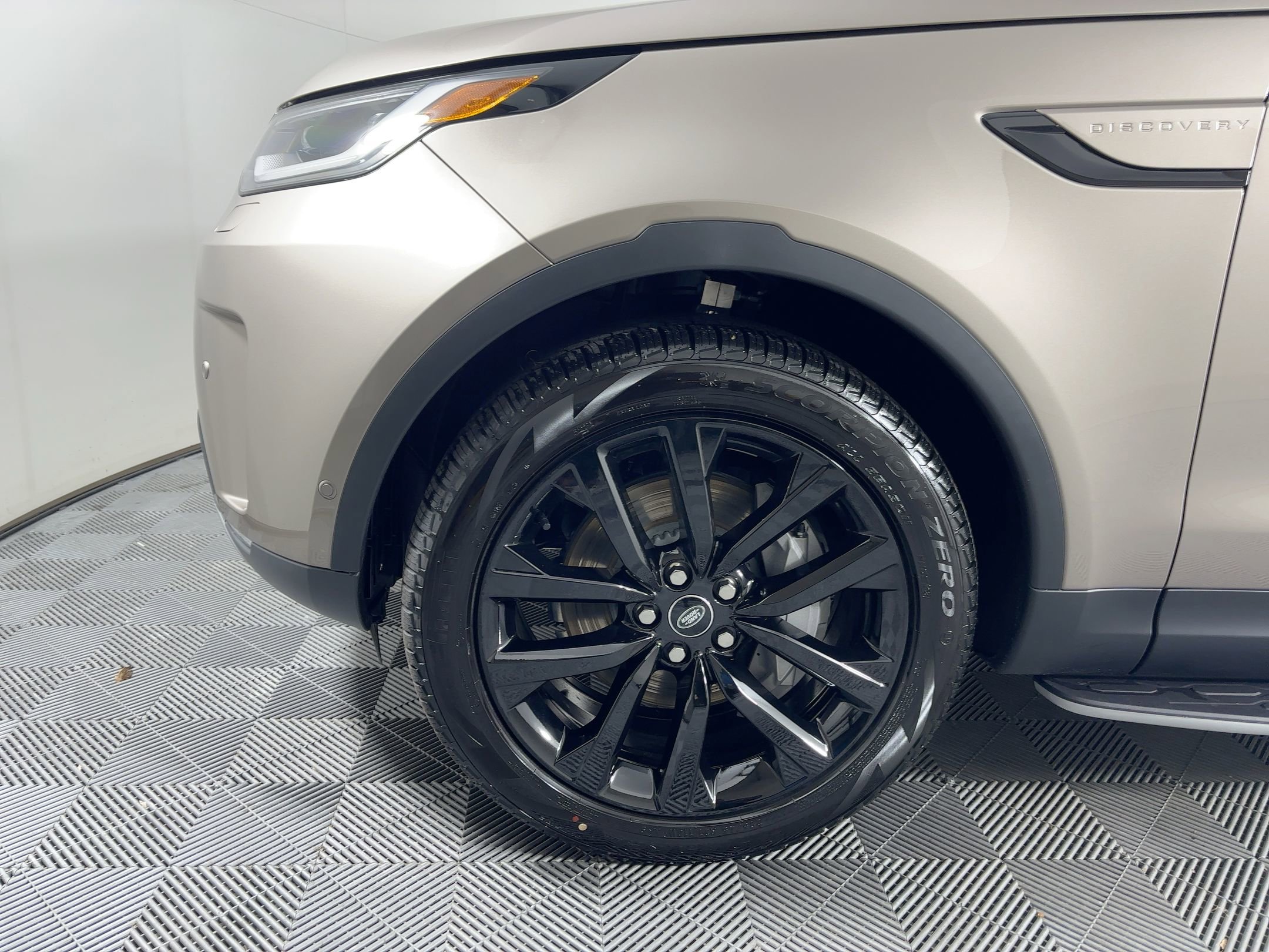 New 2026 Land Rover Discovery S AWD/4WD image 13