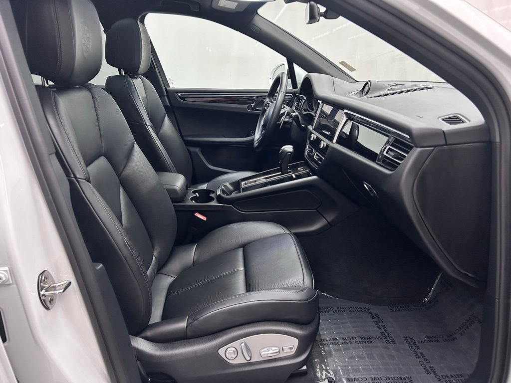 Used 2024 Porsche Macan AWD/4WD image 17