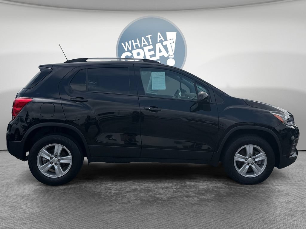 Certified 2022 Chevrolet Trax LT w/ LT Convenience Package AWD/4WD image 2