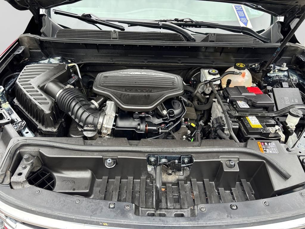 Used 2023 GMC Acadia SLT image 13