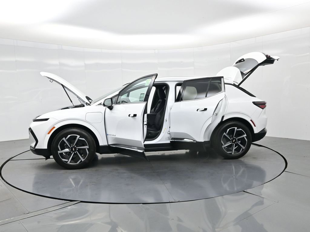 Used 2025 Chevrolet Equinox EV LT w/ Convenience Package image 40