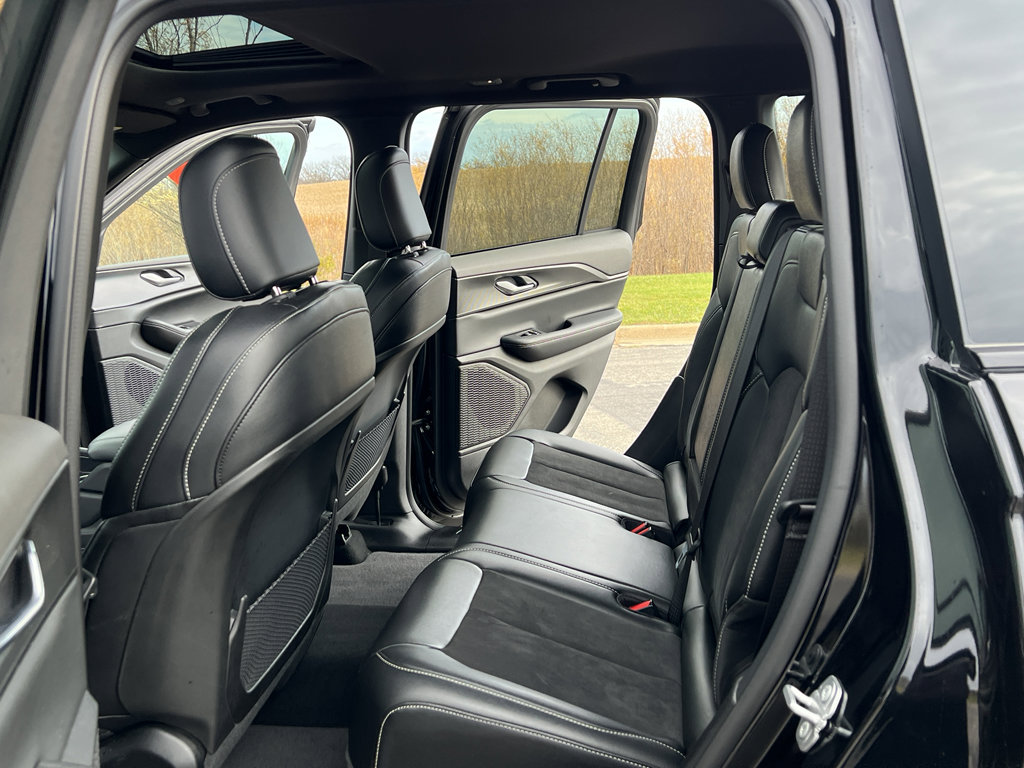 Used 2024 Jeep Grand Cherokee Altitude image 35