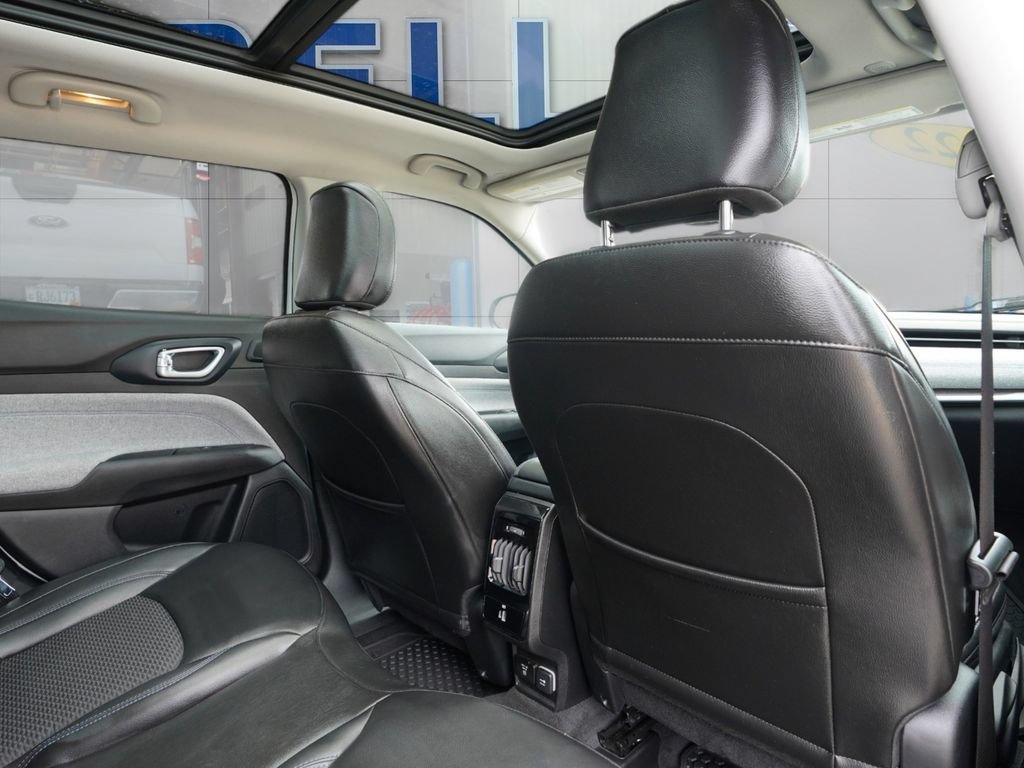 Used 2022 Jeep Compass Latitude w/ Sun and Sound Group AWD/4WD image 24