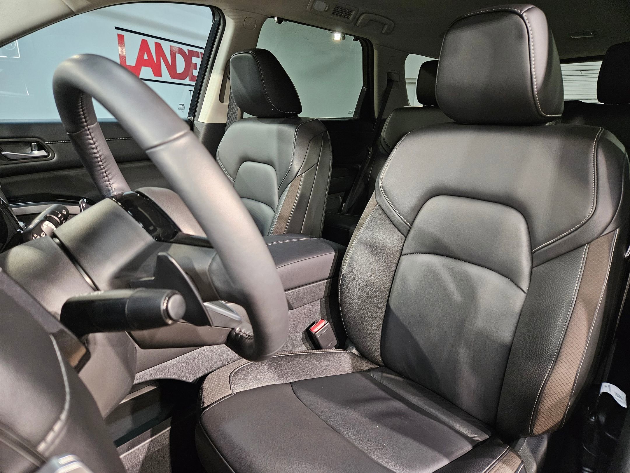 Used 2025 Nissan Pathfinder SL w/ Cargo Package image 24