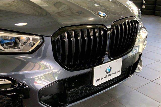 Used 2021 BMW X5 M50i w/ Executive Package image 29