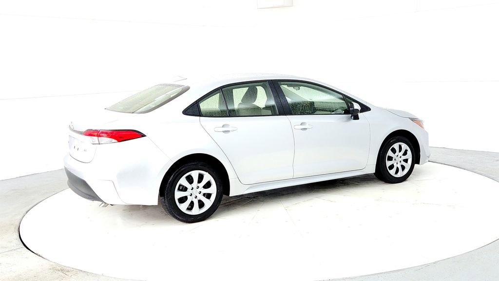 Used 2024 Toyota Corolla LE FWD image 6
