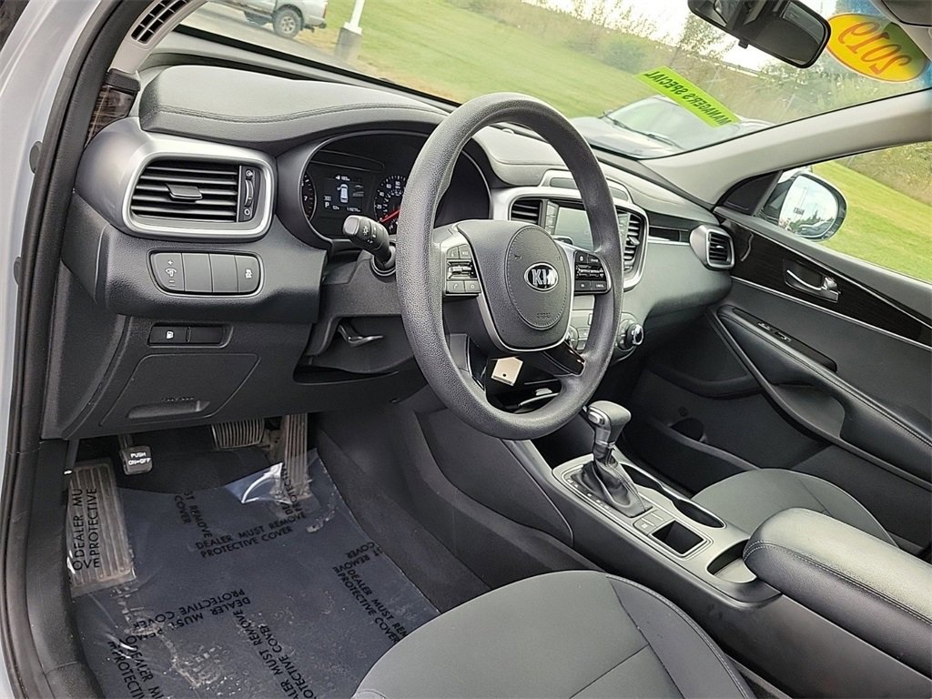 Used 2019 Kia Sorento L image 17