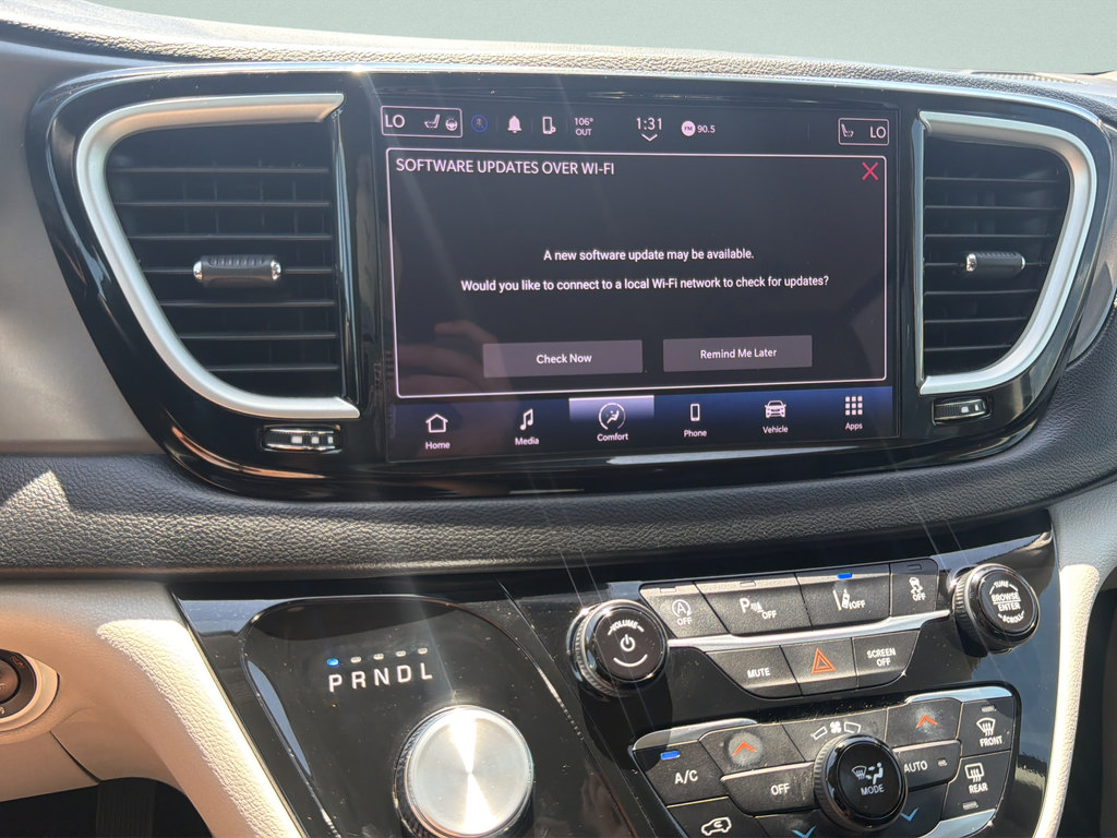 Used 2024 Chrysler Pacifica Touring-L FWD image 10