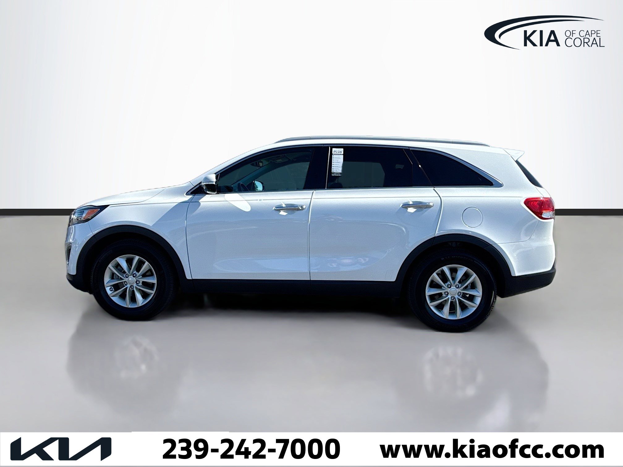 Used 2017 Kia Sorento LX w/ LX Convenience Package image 2