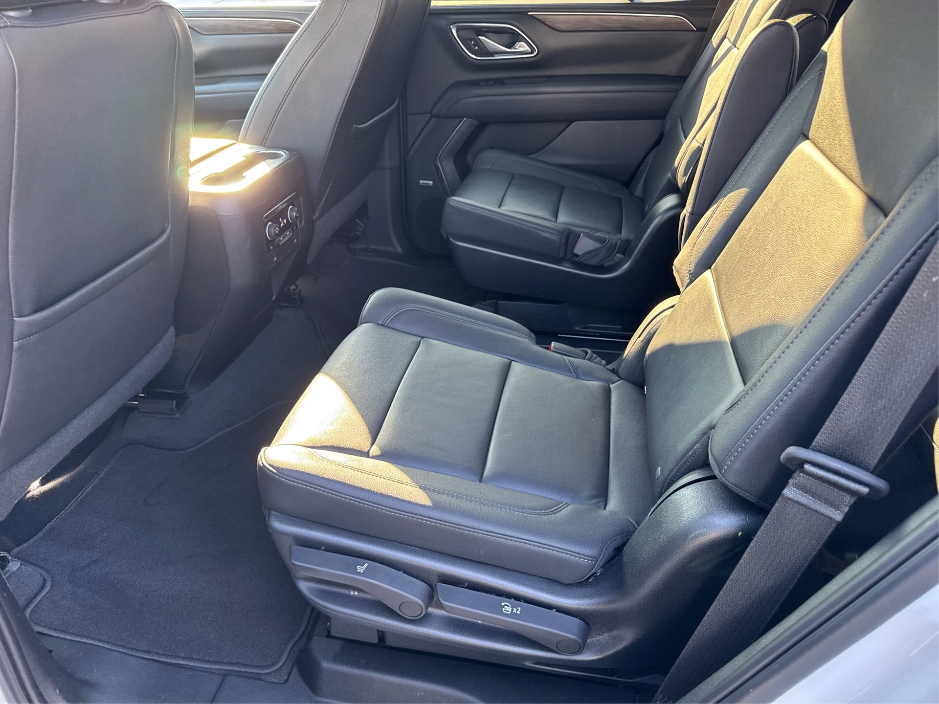 Used 2022 Chevrolet Tahoe LT w/ Luxury Package image 12