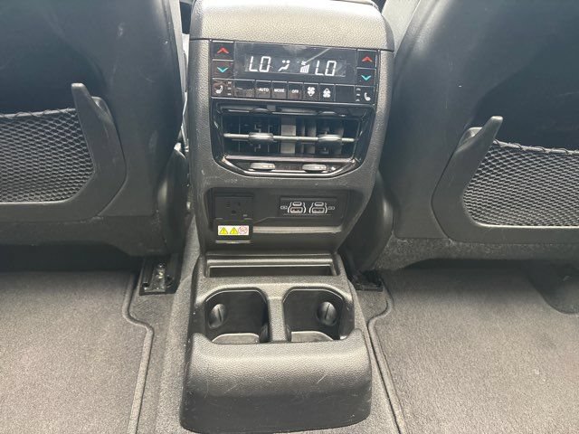 Used 2022 Jeep Grand Cherokee L Overland w/ Luxury Tech Group IV AWD/4WD image 33