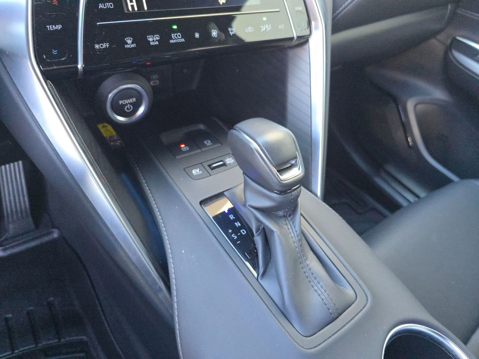 Used 2023 Toyota Venza Limited image 17