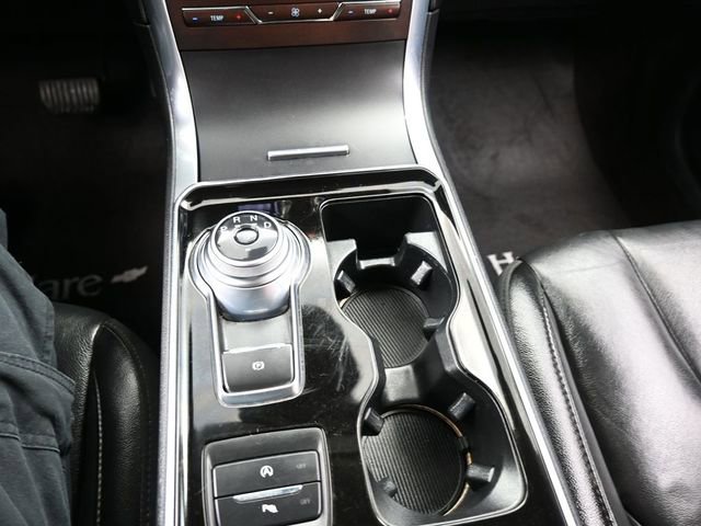 Used 2020 Ford Edge Titanium image 11