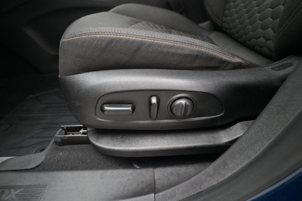 Used 2019 Chevrolet Equinox LT w/ Driver Convenience Package FWD image 28