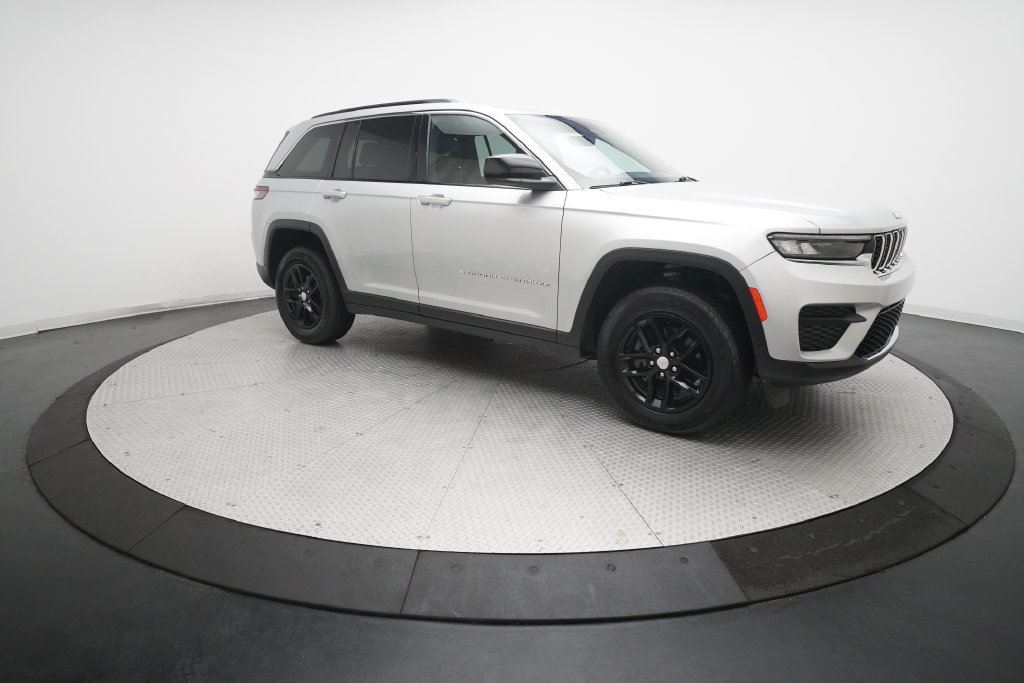 Used 2025 Jeep Grand Cherokee Laredo X w/ Luxury Tech Group I AWD/4WD image 36