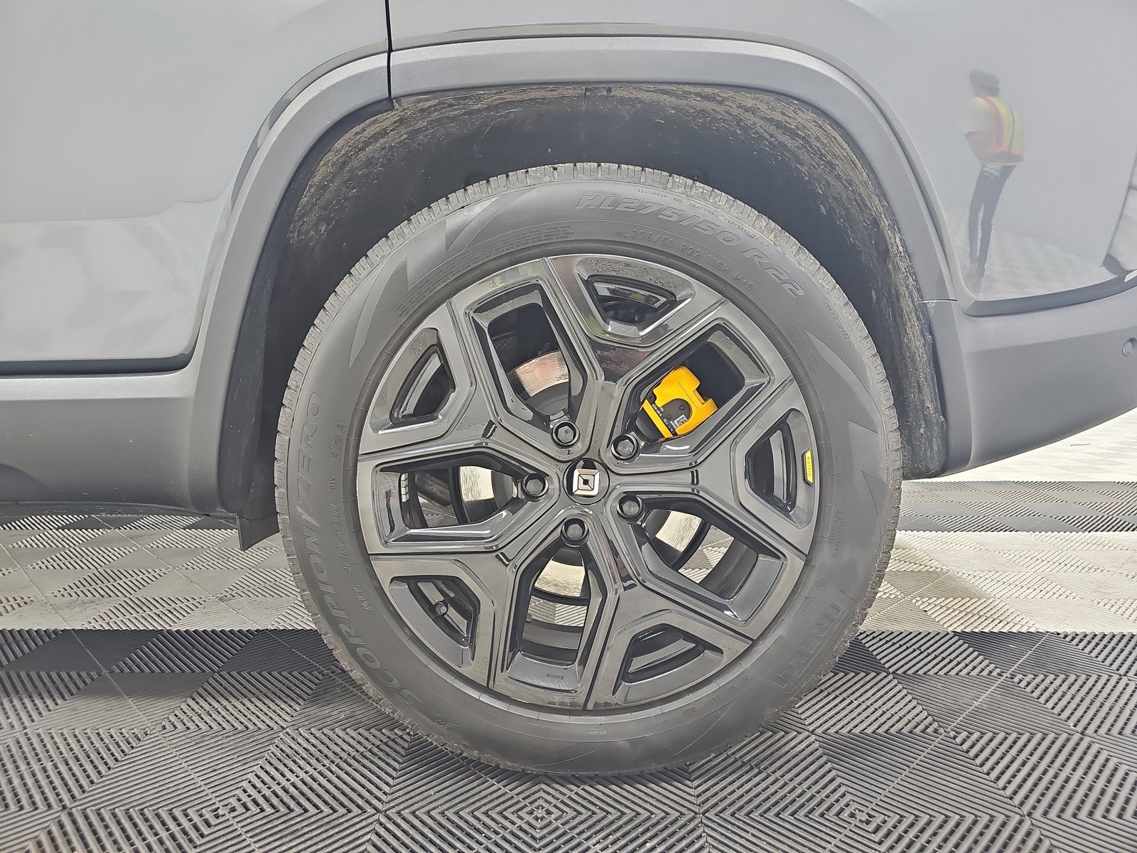 Used 2024 Rivian R1S Adventure image 10