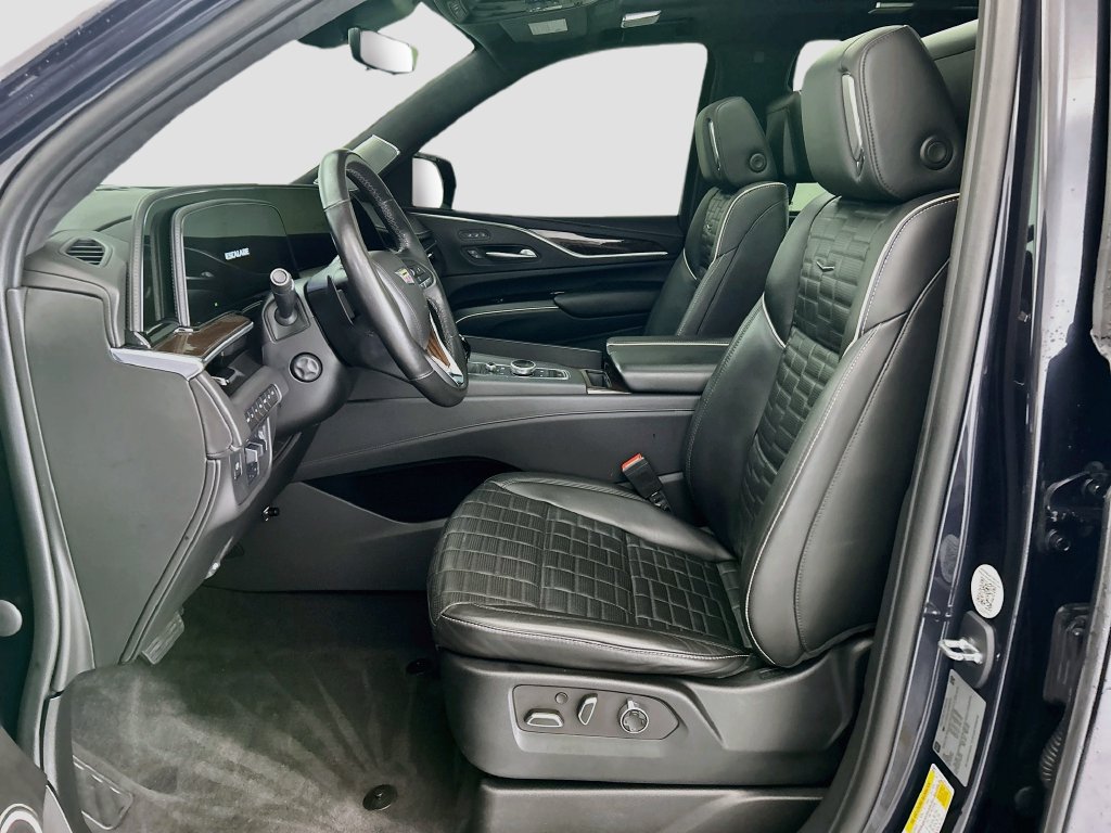 Used 2023 Cadillac Escalade Sport Platinum w/ Heavy-Duty Trailer Package AWD/4WD image 18