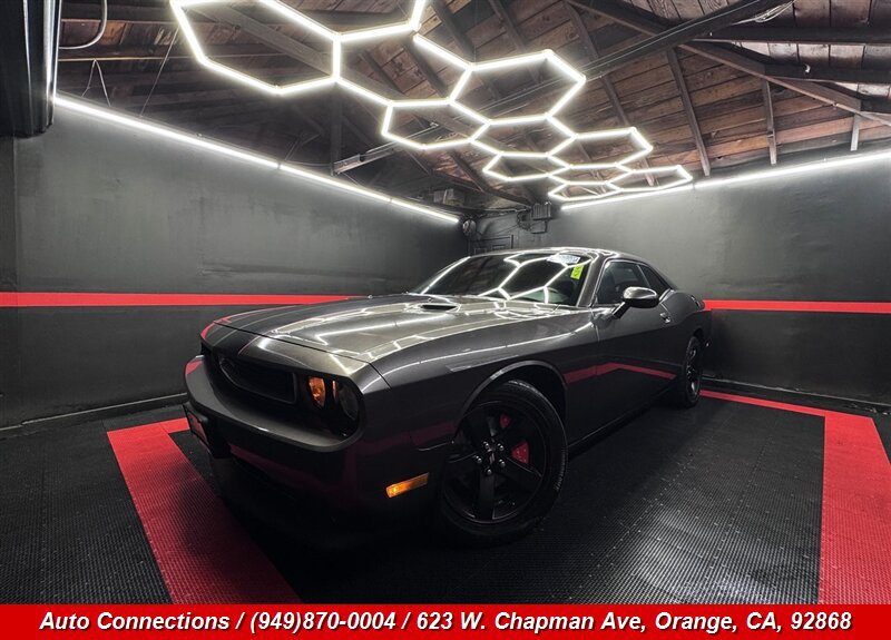 Used 2013 Dodge Challenger SXT RWD image 2