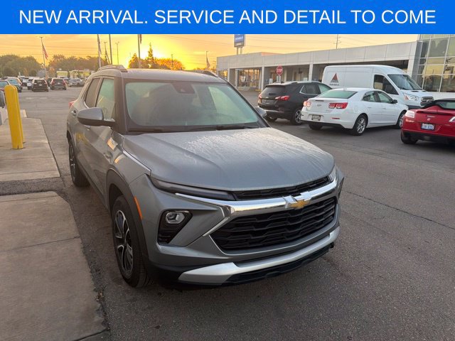 Used 2024 Chevrolet TrailBlazer LT w/ LT Cold Weather Package FWD image 7