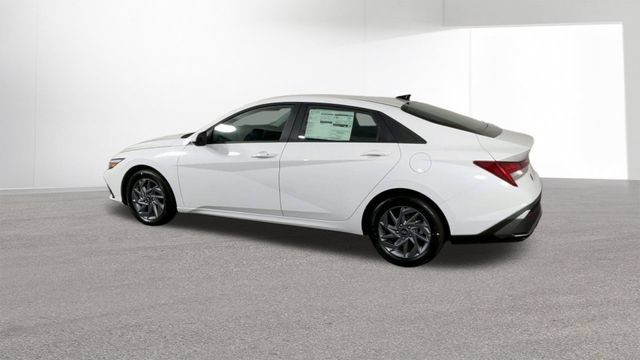 New 2026 Hyundai Elantra Hybrid FWD image 6