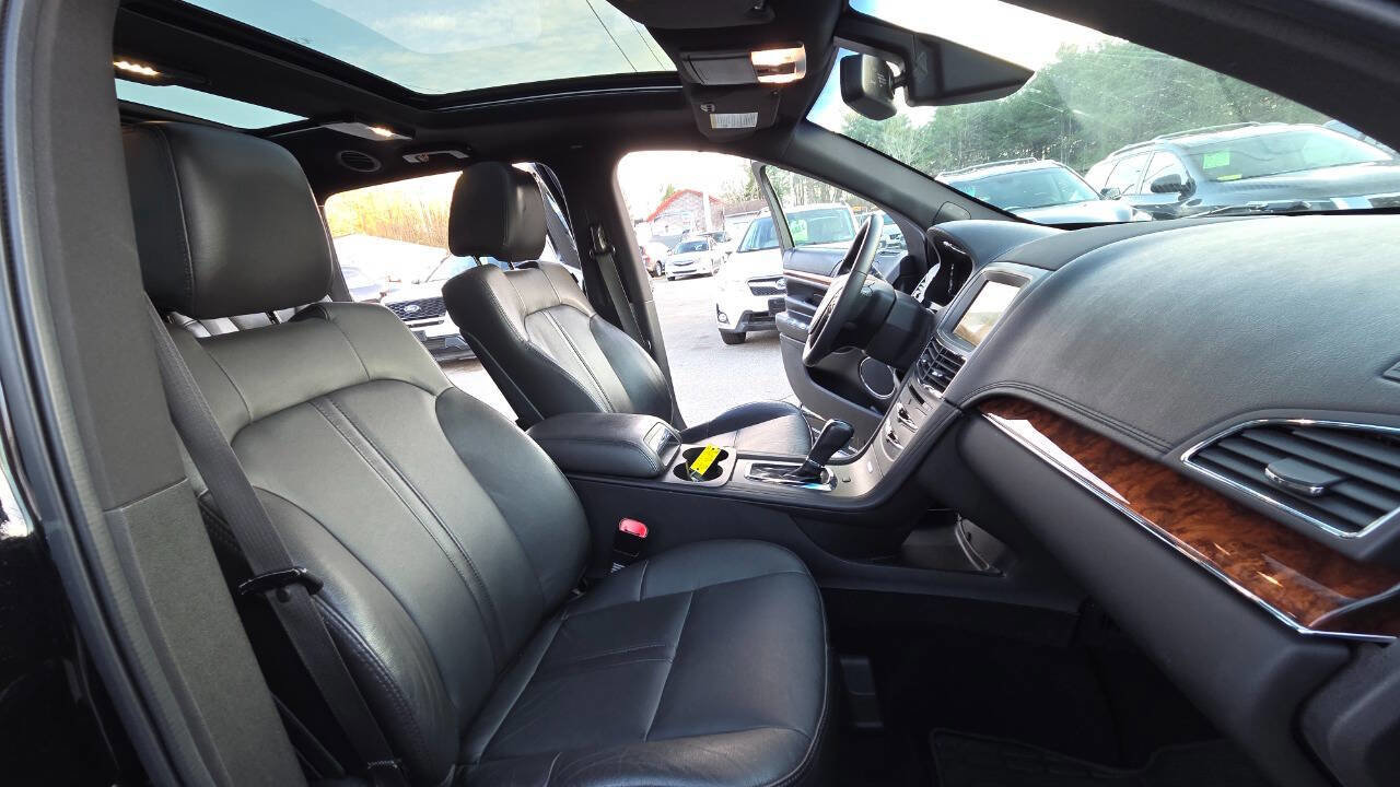 Used 2019 Lincoln MKT AWD image 41