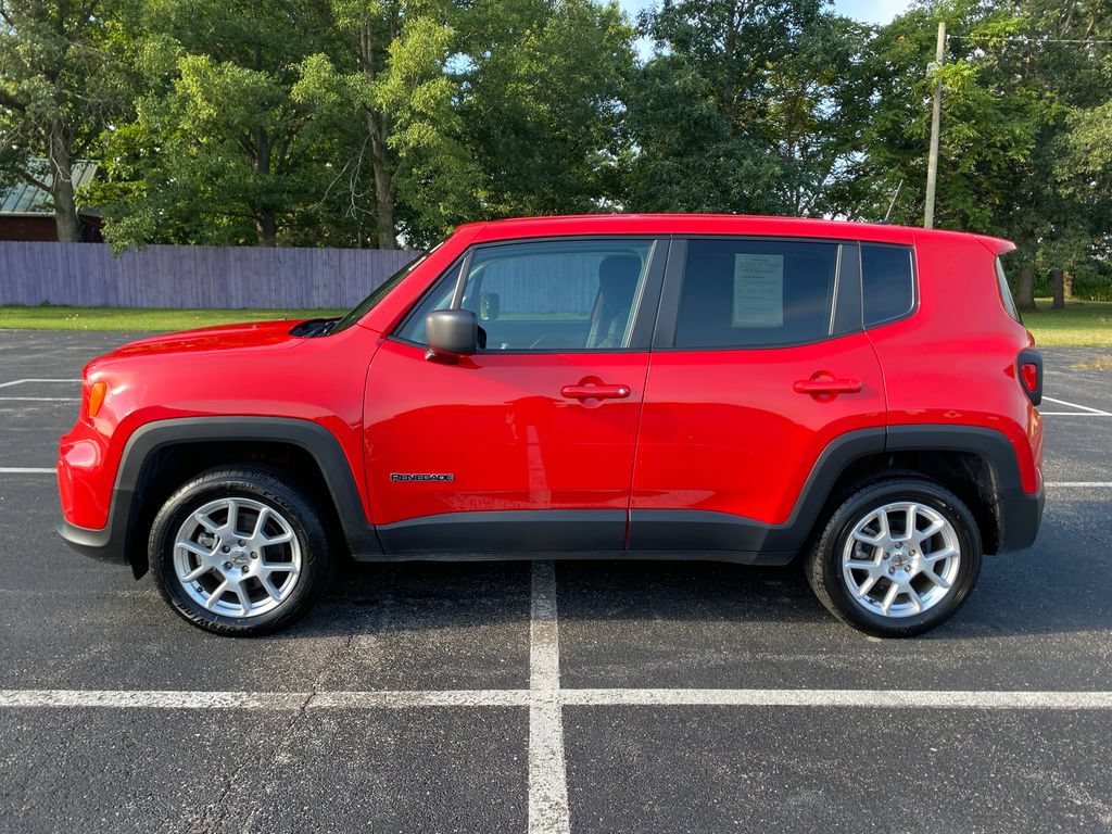 Used 2023 Jeep Renegade Latitude AWD/4WD image 4