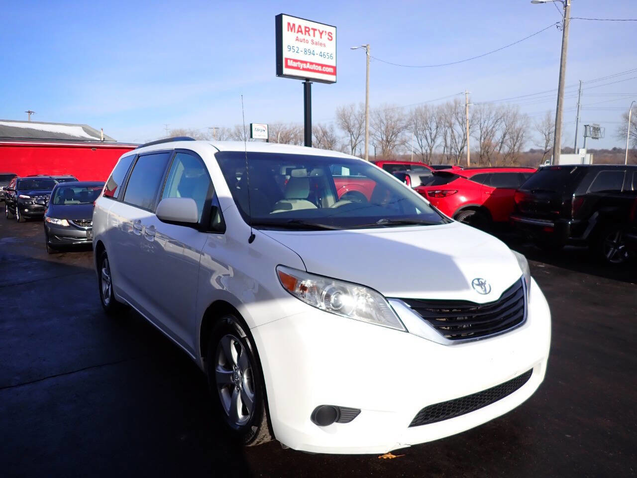 Used 2014 Toyota Sienna LE FWD image 1