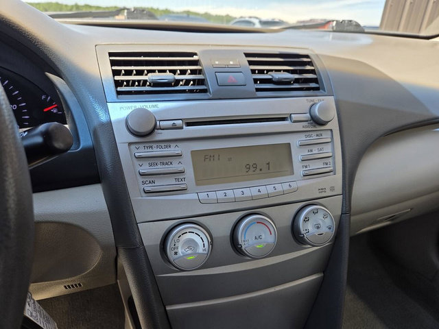 Used 2011 Toyota Camry LE FWD image 23