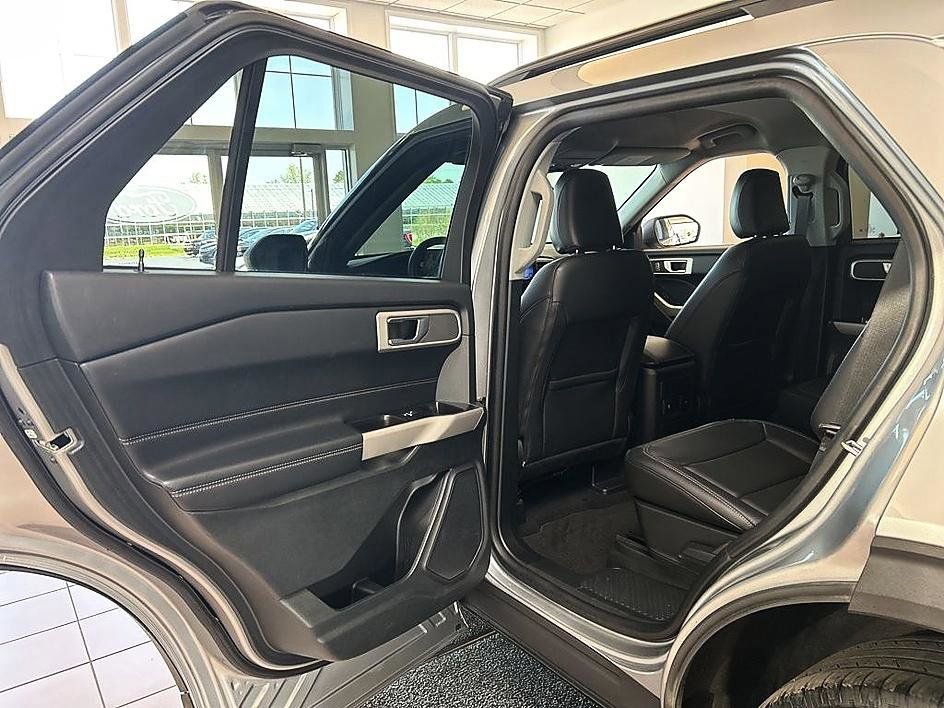 Used 2023 Ford Explorer XLT w/ Equipment Group 202A AWD/4WD image 24