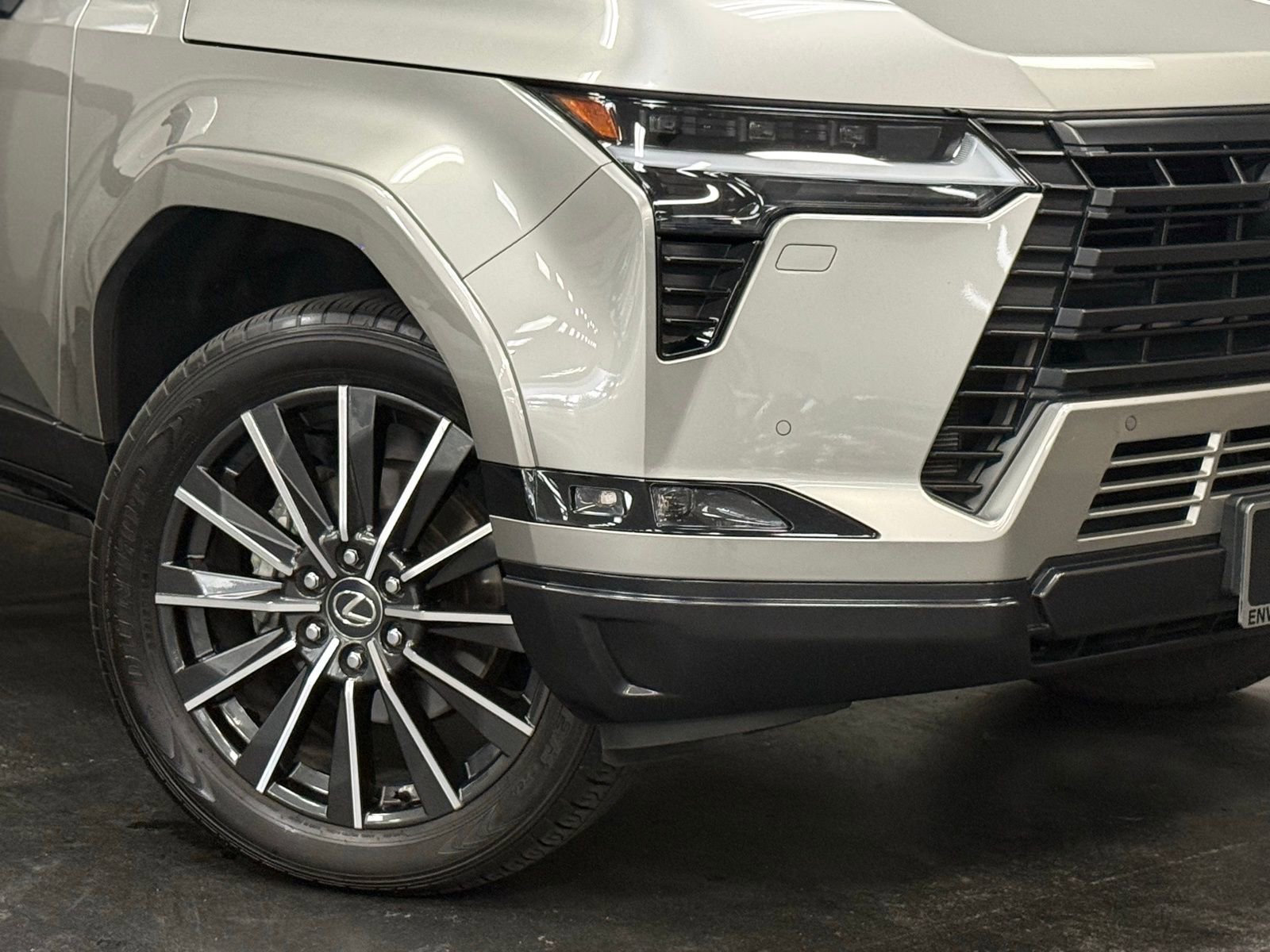 Used 2024 Lexus GX 550 w/ Accessory Package (2T) image 4