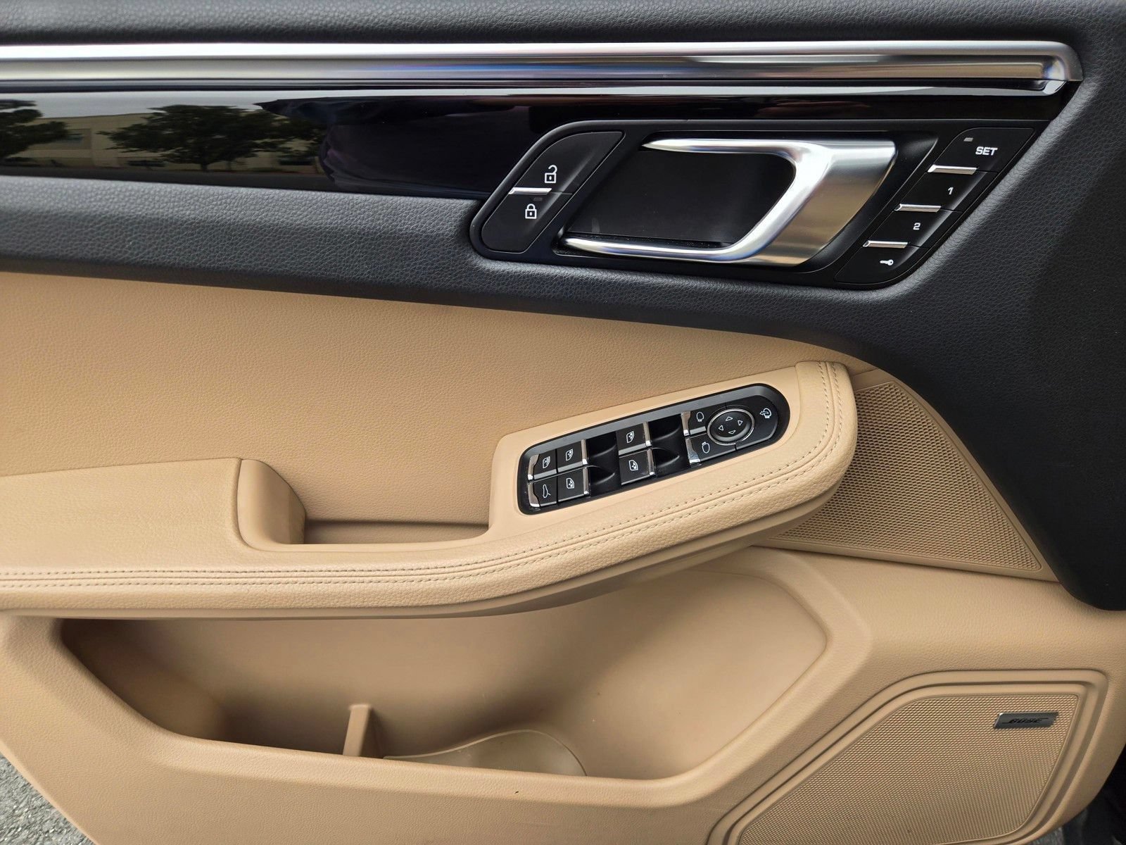 Certified 2024 Porsche Macan S AWD/4WD image 20