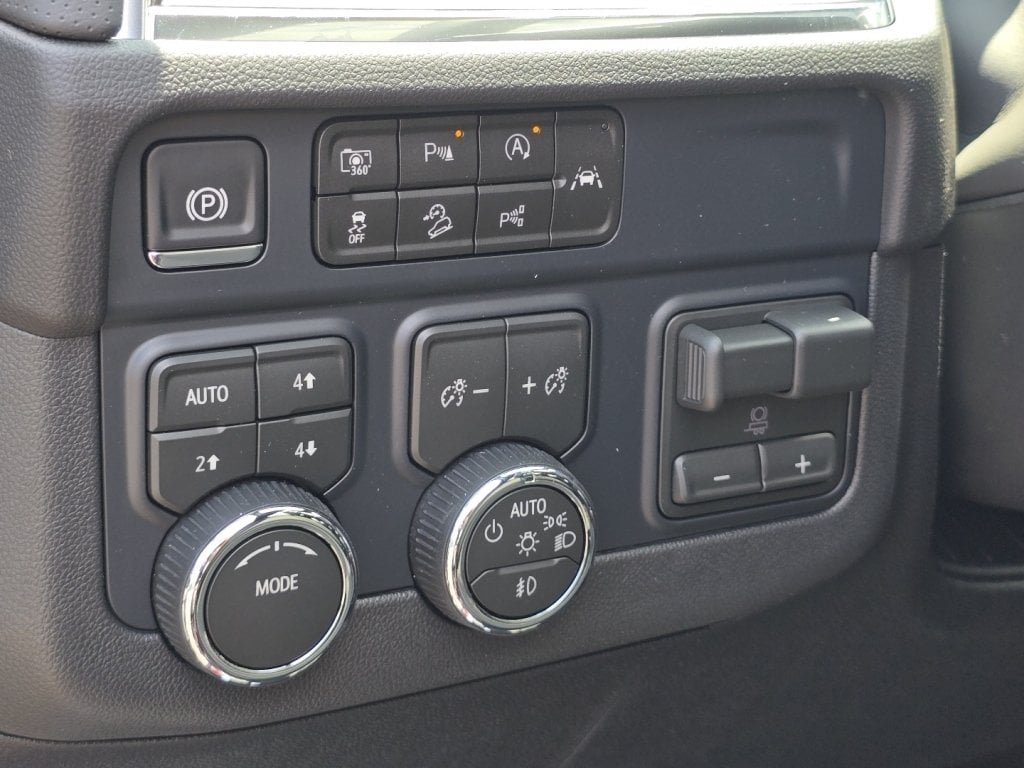 New 2026 Chevrolet Tahoe Premier w/ Sun And Tow Package AWD/4WD image 8