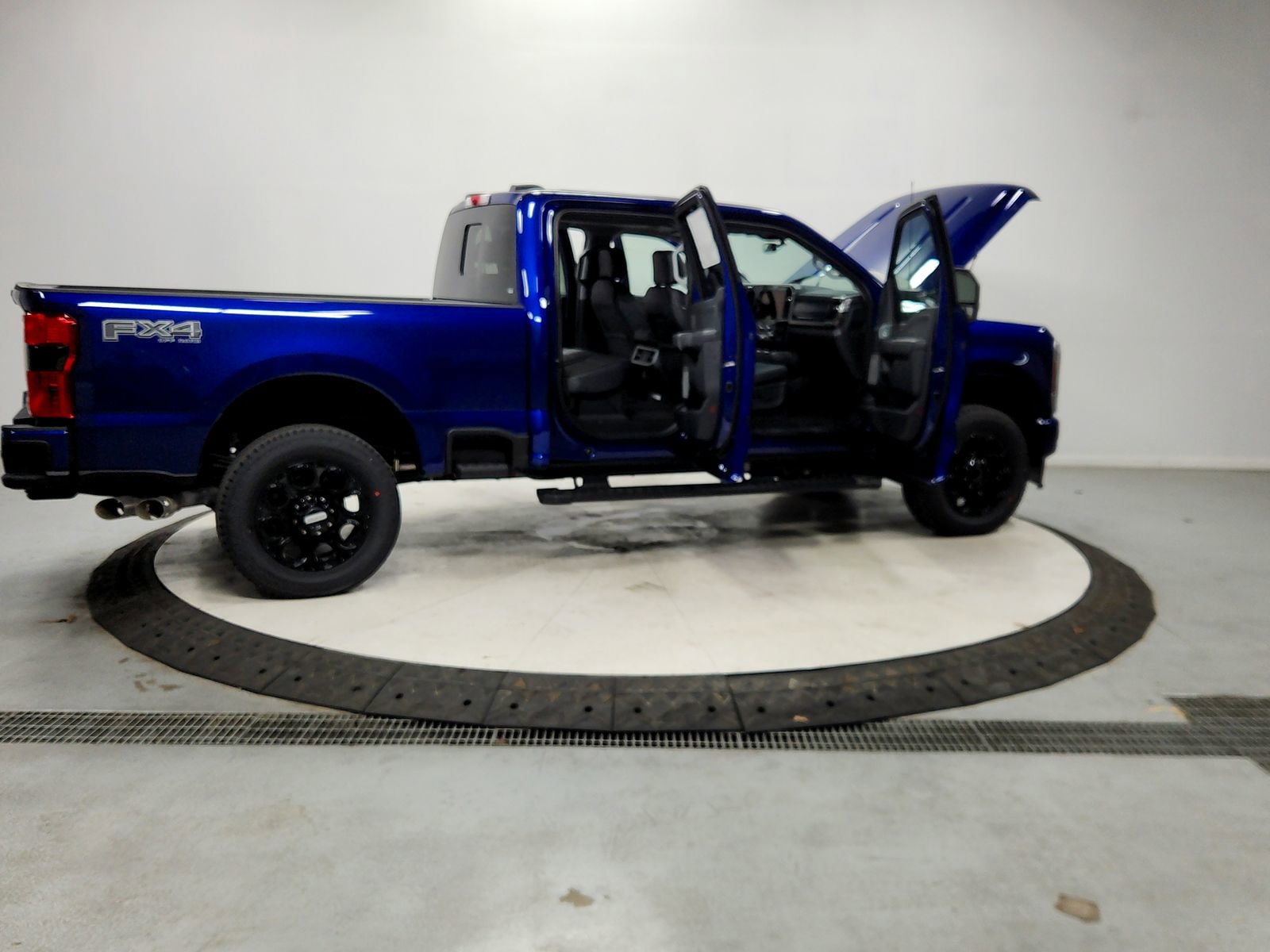 New 2026 Ford F250 Lariat w/ Black Appearance Package image 16